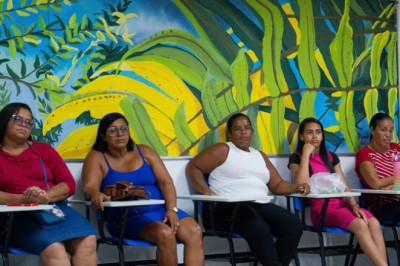 Projetos de agricultura urbana levam mulheres da periferia de Recife à universidade