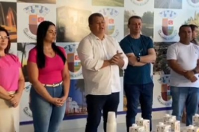 Presidente da Câmara de Caldas Novas homenageia servidoras com café da manhã especial