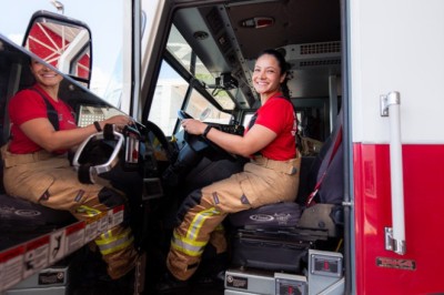 “Ao mesmo tempo que me sinto orgulhosa de ter conseguido chegar até aqui, sinto que preciso provar constantemente minha capacidade”