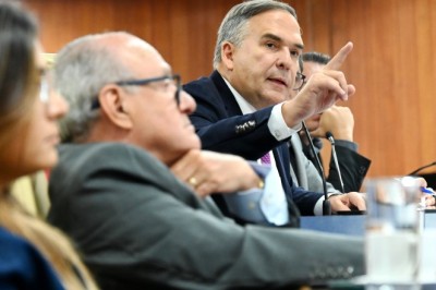 Prefeito Sandro Mabel participa da prestação de contas do 3º quadrimestre de 2024 na Câmara Municipal