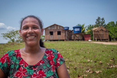 Sistemas pluviais multiuso levam água potável e saúde para comunidades da Amazônia