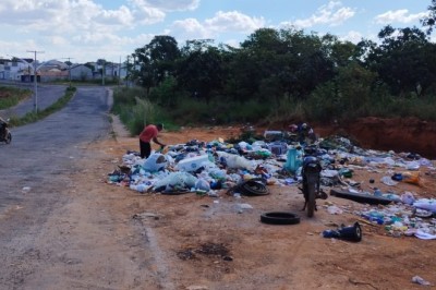CALDAS NOVAS: Abandono da coleta transforma setor em vergonhoso lixão a céu aberto