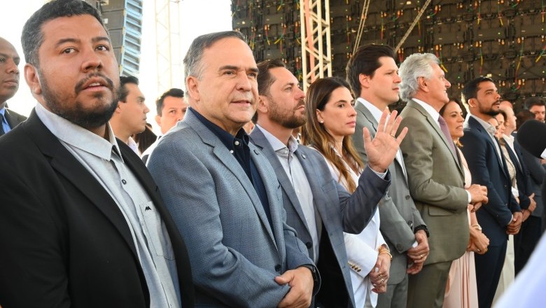 Prefeito Sandro Mabel participa do encerramento da Romaria de Trindade ao lado de autoridades estaduais