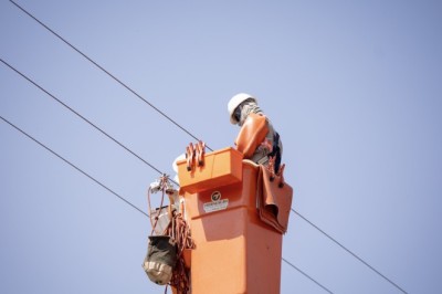 Equatorial Goiás informa clientes quando precisa interromper fornecimento de energia para manutenções na rede