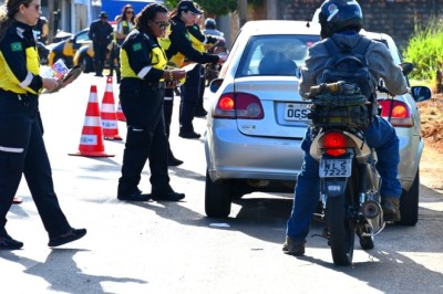 Prefeitura de Goiânia e TJ promovem blitz educativa para encerrar Semana Nacional de Trânsito