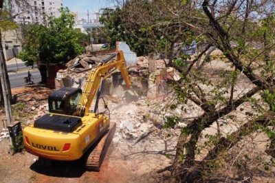 Prefeitura de Goiânia inicia demolição de estruturas abandonadas na cidade