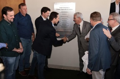 Prefeito Vilela anuncia duplicação de avenida durante inauguração da UniEVANGÉLICA em Aparecida