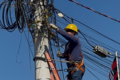 Operação Cidade Segura remove mais de 6 toneladas de fios soltos em Goiânia em menos de um mês