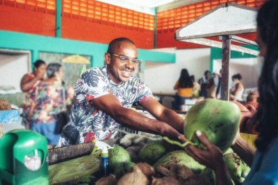 Com recorde de renda, Brasil registra menor nível histórico de pobreza e desigualdade em 2024