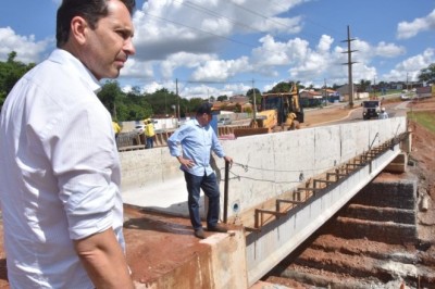 Prefeito Vilela e representantes da CAF vistoriam obras dos eixos estruturantes