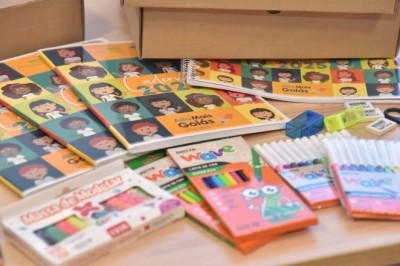 Prefeito Vilela recebe do Governo de Goiás 20 mil kits escolares para a rede municipal