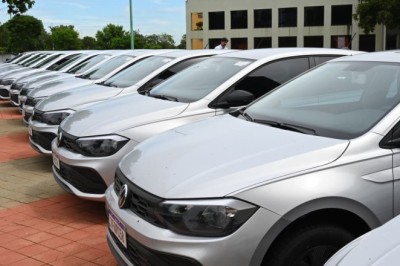 Prefeito Sandro Mabel entrega novos veículos para reforçar frota da Secretaria de Saúde