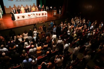 Mabel empossa diretores de escolas e Cmeis eleitos pela comunidade escolar