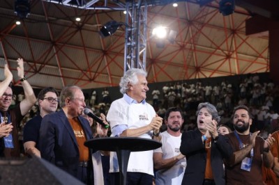 Caiado reforça liderança política ao lado de Glaustin da Fokus na abertura da Umadego 2026