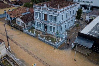 Governo do Brasil facilita crédito para empreendedores turísticos prejudicados por chuvas em Minas Gerais