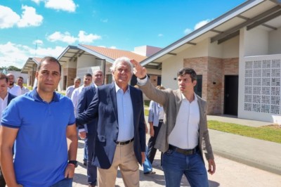 Caiado entrega primeira etapa do Centro da Pessoa Idosa Maria Xavier Caiado