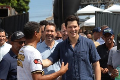 Prefeito Vilela e governador Daniel Vilela participam da celebração do aniversário de 36 anos do Jardim Tiradentes