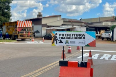 Prefeitura implanta nova sinalização viária em bairros que receberam recapeamento e revitalização