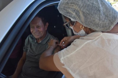 Primeiro drive-trhu de vacinação contra a gripe em Goiás segue até quinta-feira, 30, em Aparecida
