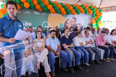 Daniel Vilela entrega casas do programa Pra Ter Onde Morar em Mutunópolis