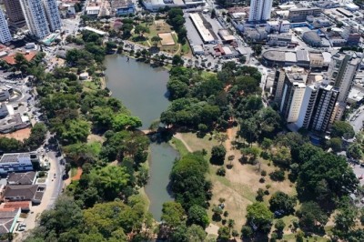 Prefeito Sandro Mabel lança obra de revitalização do Parque Lago das Rosas