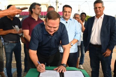 “Goiânia todinha terá asfalto novo”, diz Mabel em lançamento de recapeamento asfáltico