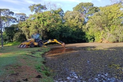 Prefeitura avança no manejo de plantas aquáticas no Jardim Botânico
