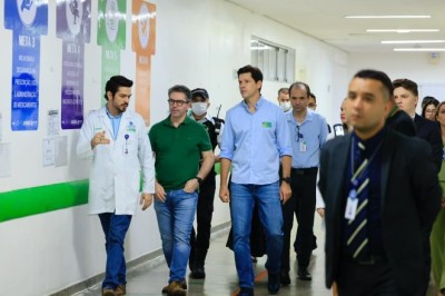 Daniel Vilela vistoria obras de modernização do Hugo