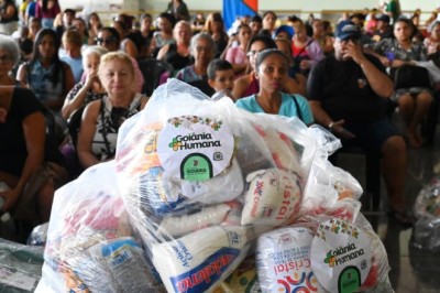 Mabel entrega 6 toneladas de alimentos arrecadados na Pecuária 2026