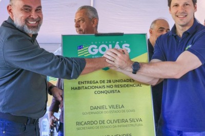 Daniel Vilela entrega as chaves de 75 casas a famílias em Três Ranchos e Ouvidor