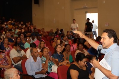 Vilela reforça parceria com o Governo de Goiás na entrega de quase mil óculos a aparecidenses