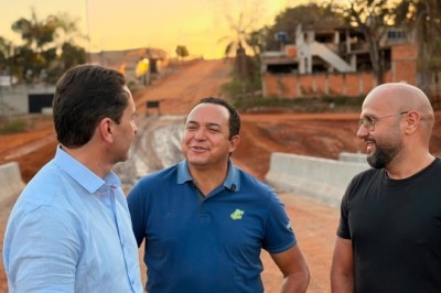 Prefeito Vilela vistoria obras e acompanha fase final da ponte Colina de Homero