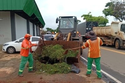 Comurg poda quase 110 mil m² de grama no fim de semana e dá sequência aos serviços nesta segunda-feira (27/7)