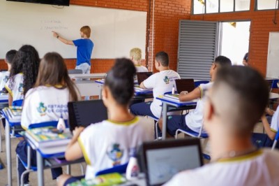Professores da rede estadual recebem progressão na carreira