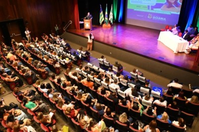 Sandro Mabel lança plano com 93 metas para a educação até 2028