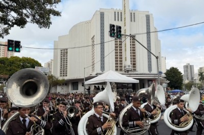 Desfile cívico-militar reúne mais de 15 mil pessoas no centro de Goiânia
