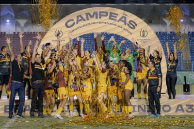 Prefeito Vilela recebe campeãs brasileiras do Planalto Futebol Clube neste domingo (6)