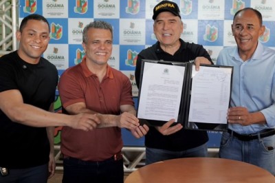 Prefeito Sandro Mabel assina decreto que regulariza Residencial Serra Azul, beneficiando 1.034 famílias