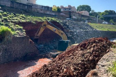 Prefeitura de Goiânia realiza obra para contenção de erosão na Marginal Botafogo