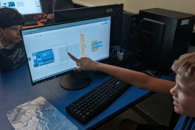 Governo de Goiás abre mais de 900 vagas gratuitas para cursos de robótica e tecnologia