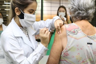 Prefeitura realiza Dia D da Pessoa Idosa com atendimento clínico, vacinação e avaliação multidimensional