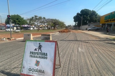 Prefeitura de Goiânia trabalha no recapeamento na Avenida Itália, no Jardim Europa