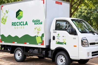 Prefeitura e Governo de Goiás entregam caminhão para apoiar cooperativas de reciclagem de Aparecida