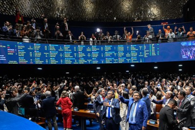 Senado aprova fim da escala 6x1